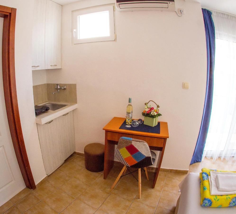 Fisherman House Apartments Rafailovici Exterior photo