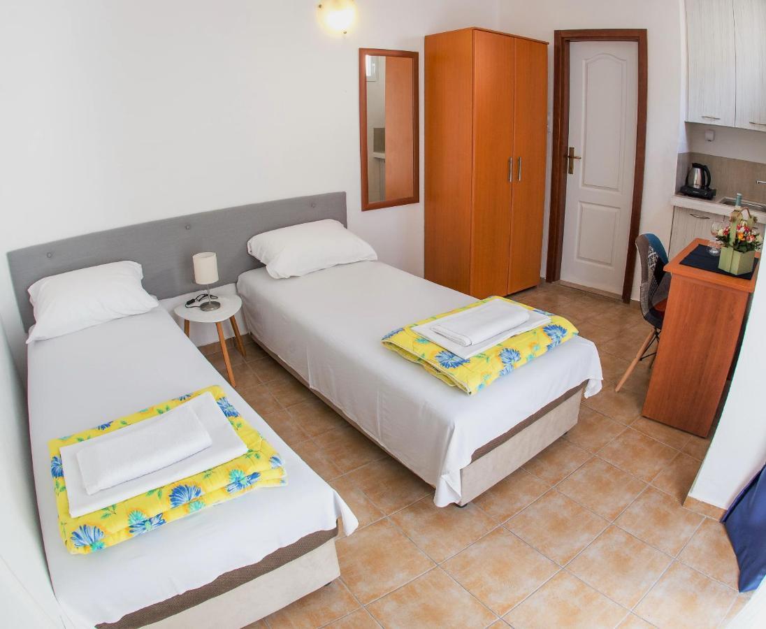 Fisherman House Apartments Rafailovici Exterior photo