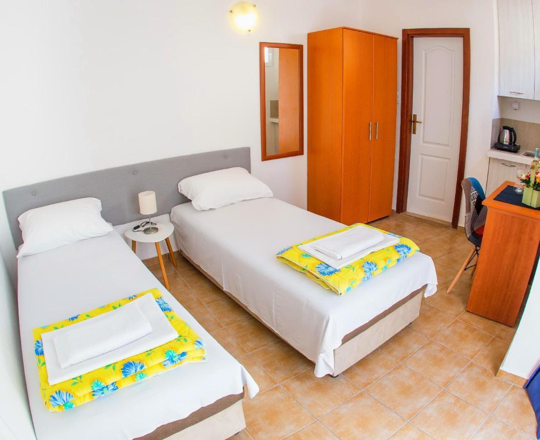 Fisherman House Apartments Rafailovici Exterior photo