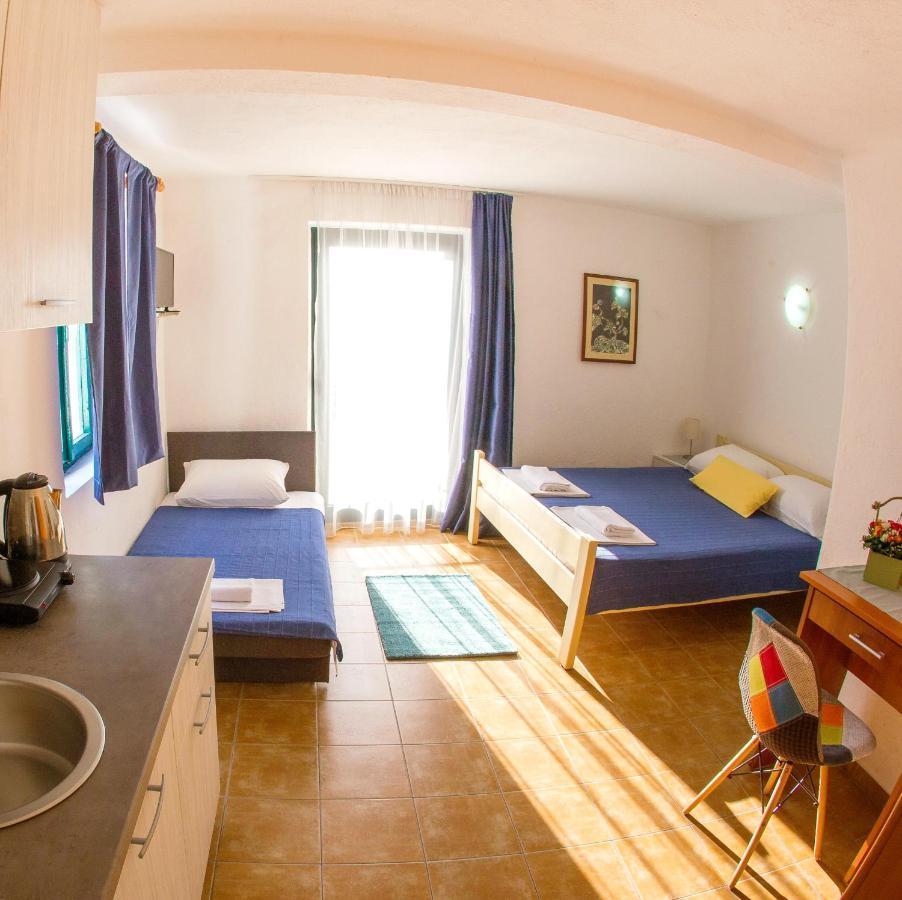 Fisherman House Apartments Rafailovici Exterior photo
