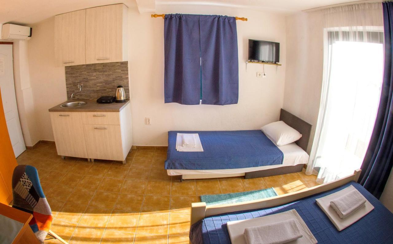 Fisherman House Apartments Rafailovici Exterior photo