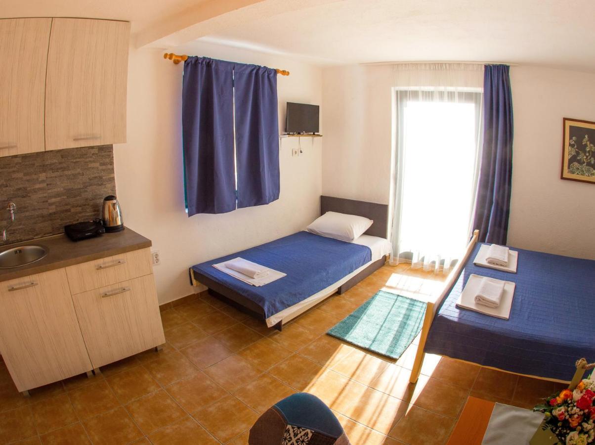 Fisherman House Apartments Rafailovici Exterior photo