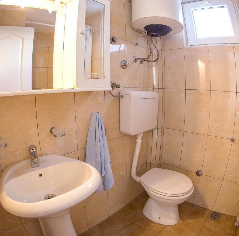 Fisherman House Apartments Rafailovici Exterior photo