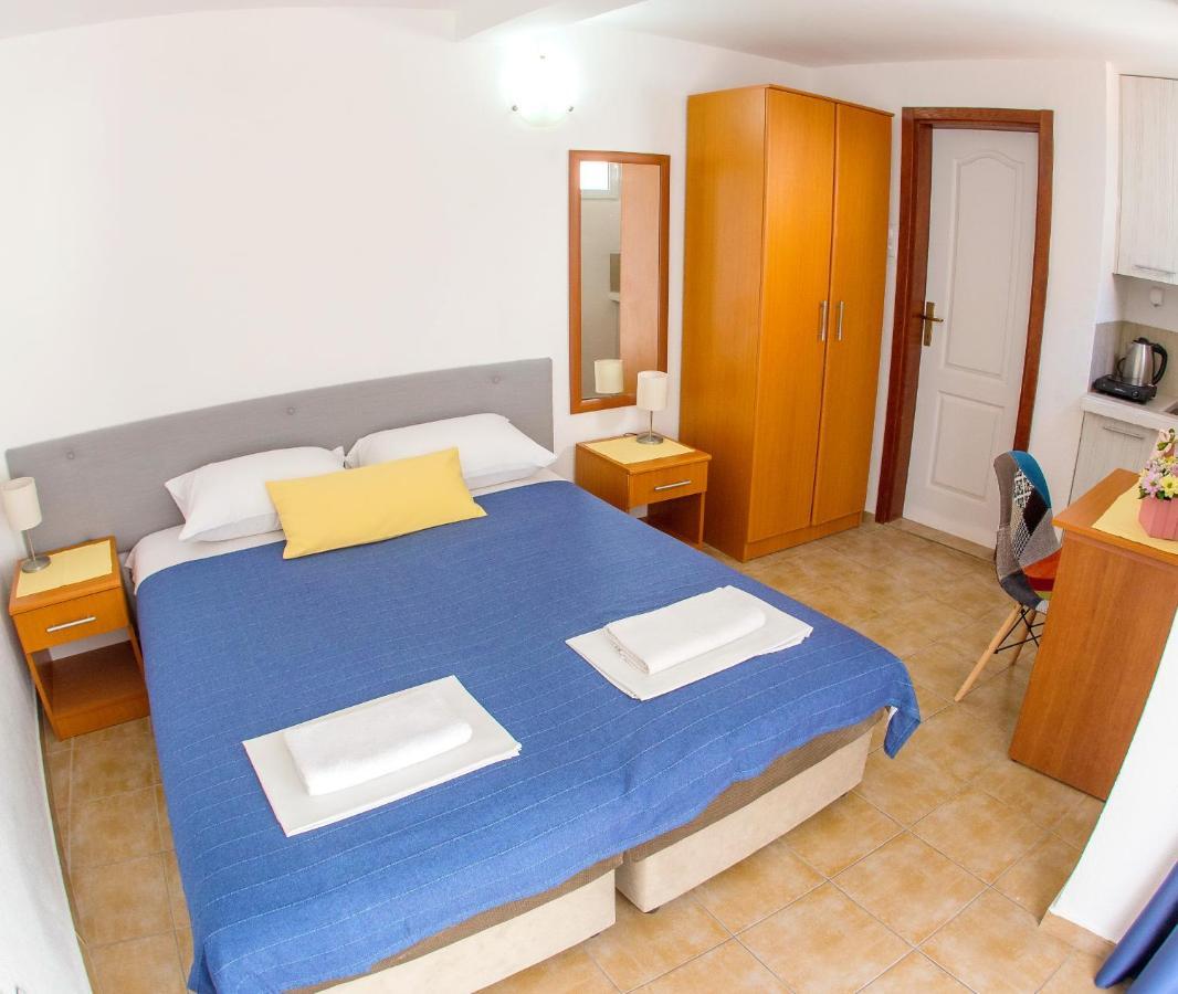 Fisherman House Apartments Rafailovici Exterior photo